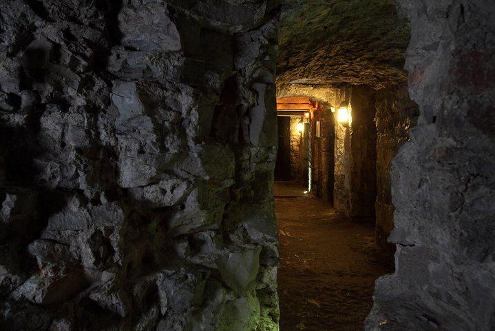 Underground Vaults Historical Walking Tour in Edinburgh