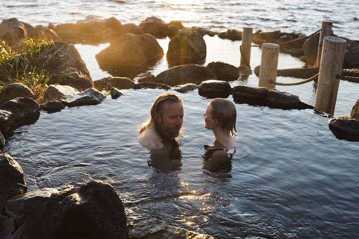 Hvammsvik Hot Springs: Private Round Trip Transfer with 3-Hour Visit