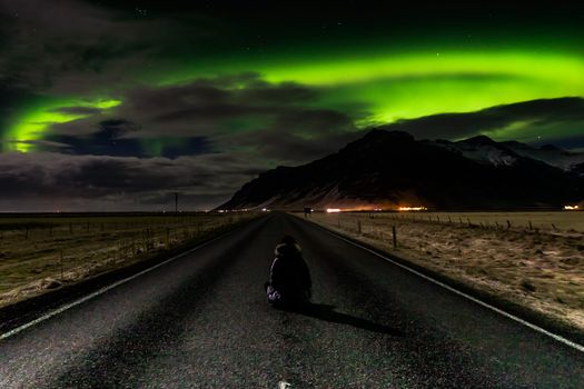 Northern Lights in Mini Bus with Local Pastries, Hot Chocolate, and Photos — photo 3