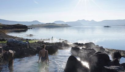 Hvammsvik Hot Springs: Private Round Trip Transfer with 2-Hour Visit