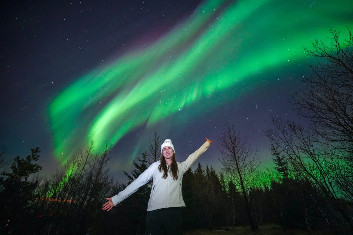 Aurora hunt with campfire, thermal suits & marshmallows — photo 15