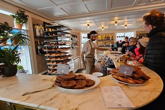 Reykjavík All In One Food Tour - Eat, Drink & Explore with Locals — photo 11