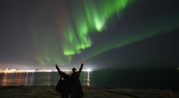 Northern Lights Minibus Tour. Blankets, Hot Cocoa and Kleina pastry. Free retry. — photo 4