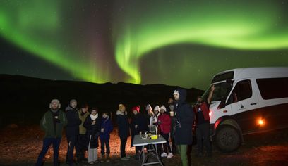 Northern Lights with Photo, Pastries and Hot Cocoa - 4x4 Tour from Reykjavík