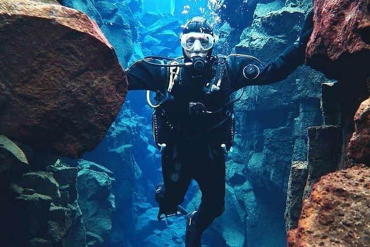 Diving Silfra Tour with Pick Up, photo 6 of 8