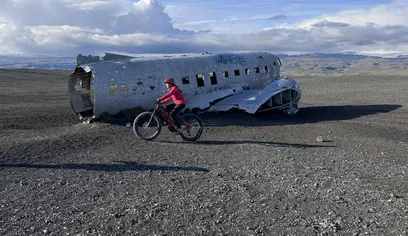 South Coast & E-Bike Black Beach Adventure & the Plane Wreck