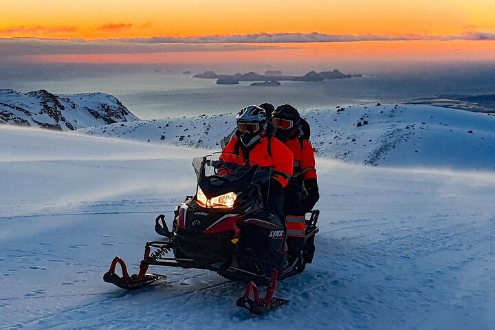 Snowmobiling on Eyjafjallajökull, photo 2 of 10