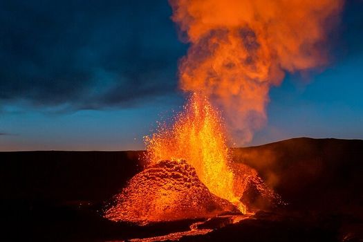 Volcano Cinema All the latest eruption in Iceland in 4K quality — photo 5