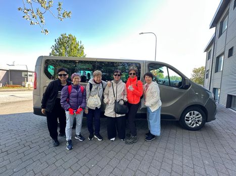 Golden Circle Private Tour with Faxafoss from Keflavik Airport — photo 2