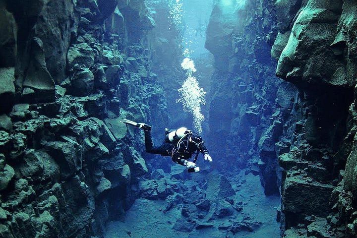 Diving Silfra Tour with Pick Up, photo 3 of 8