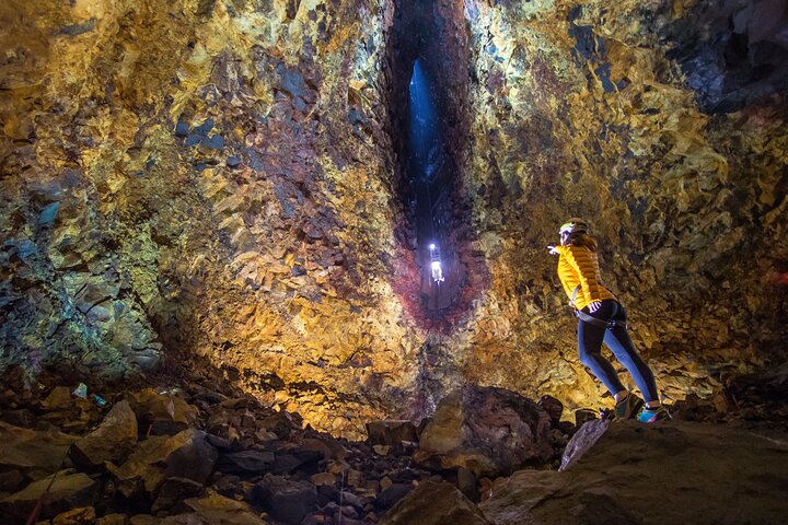 Inside The Volcano Hiking Tour with Pickup from Reykjavík, photo 6 of 8