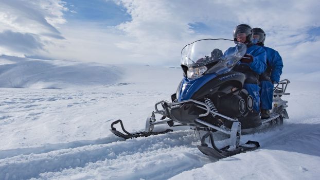 Snowmobile tour on Vatnajökull Glacier — photo 11