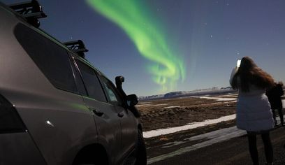 Northern Lights In luxury off-road SUV with Photos and Treats 