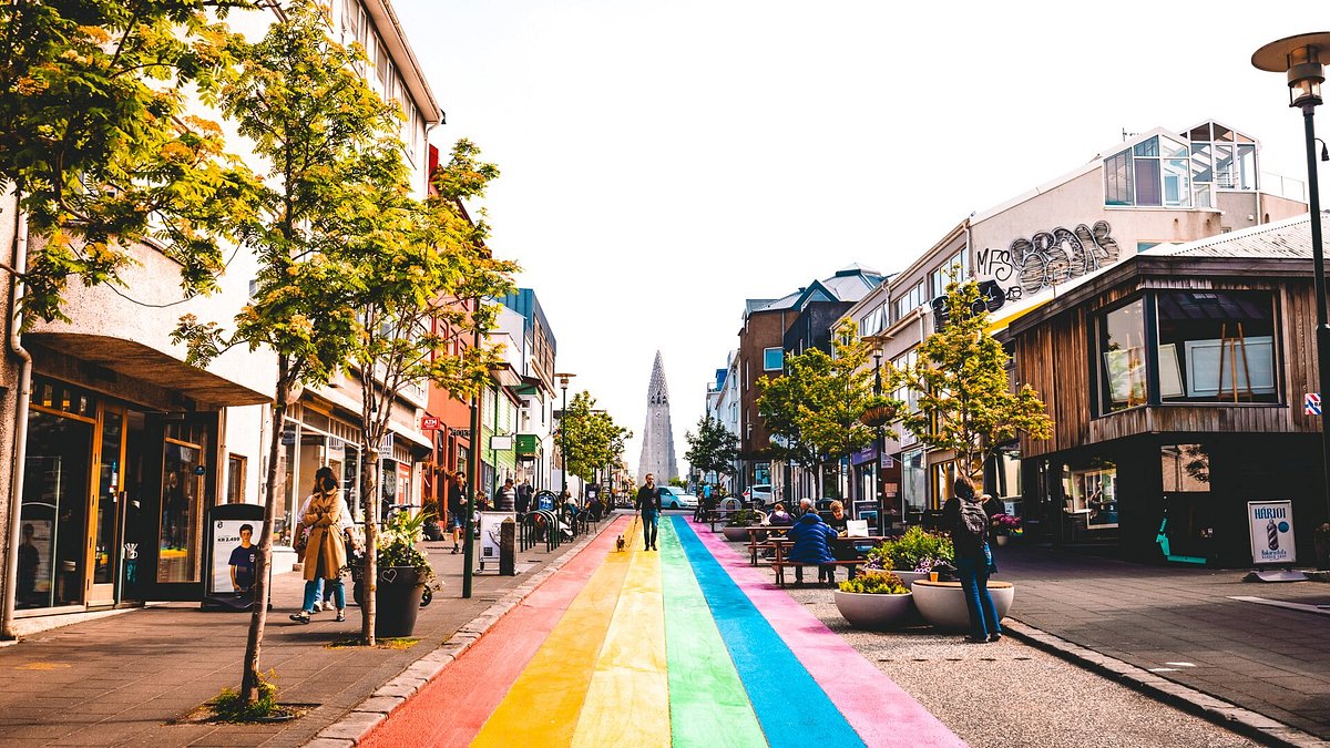Queer City Walk & Social Hour | Private Tour