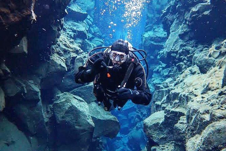 Diving Silfra Tour with Pick Up, photo 4 of 8