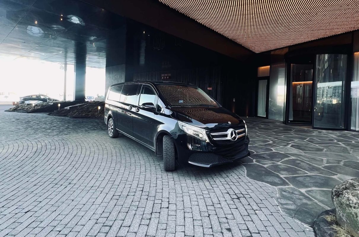 Keflavík Airport → Cruise Port – Private Transfer (1–6 Passengers)
