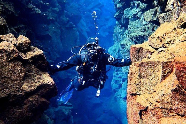 Diving Silfra Tour with Pick Up, photo 2 of 8