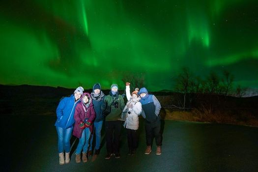 Icelandic Northern Lights Adventure with Local Guides