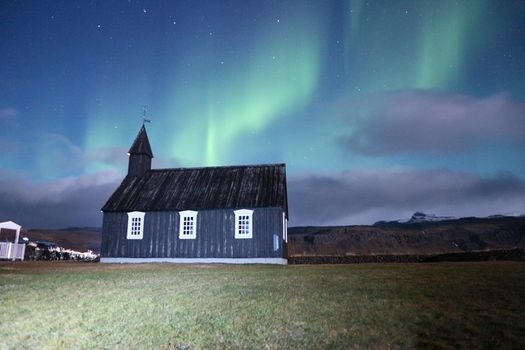 Northern Lights Midnight Adventure from Reykjavík in minibus — photo 4