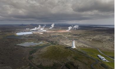 Small group Tour Reykjanes Peninsula: Lighthouses, Hot Springs and The Sky Lagoon