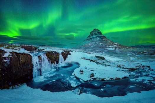 Northern Lights Coach Tour with Live Forecast and English Guide — photo 5
